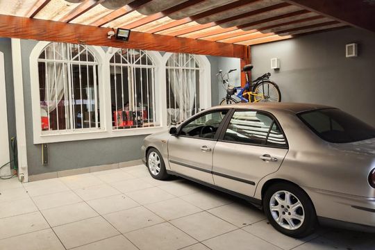 Garagem de casa à venda com 3 quartos, 141m² em Vila Cruzeiro, São Paulo