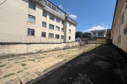 Casa à venda com 3 quartos, 600m² em Carlos Prates, Belo Horizonte