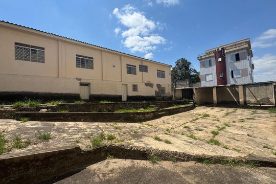 Casa à venda com 3 quartos, 600m² em Carlos Prates, Belo Horizonte