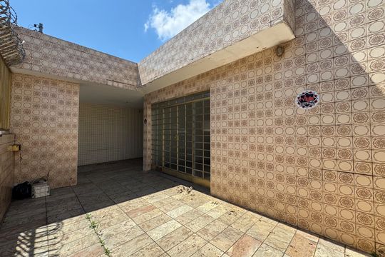 Casa à venda com 3 quartos, 600m² em Carlos Prates, Belo Horizonte