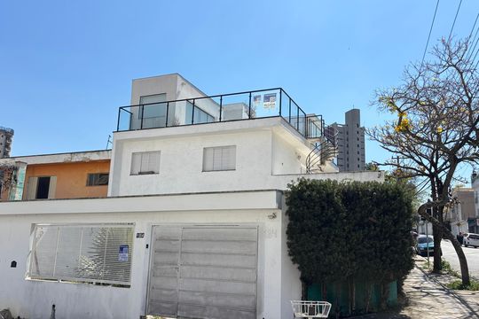 Fachada de casa à venda com 4 quartos, 300m² em Vila Guiomar, Santo André