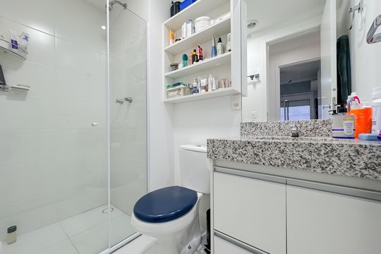 Banheiro Social de apartamento à venda com 2 quartos, 55m² em Liberdade, São Paulo