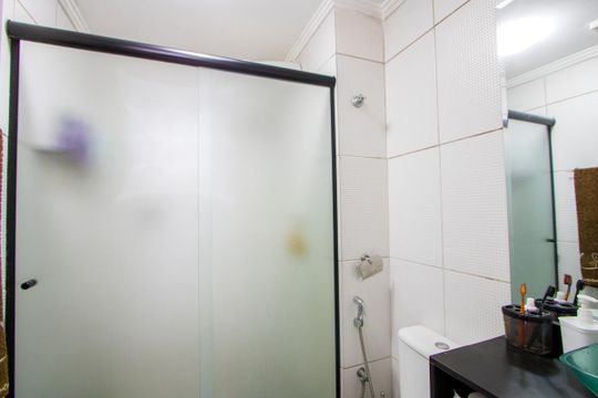 Banheiro de apartamento à venda com 3 quartos, 54m² em Vila Lutécia, Santo André