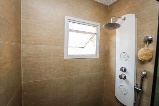 Banheiro da Suíte de casa de condomínio à venda com 3 quartos, 127m² em Jardim São Luís, São Paulo