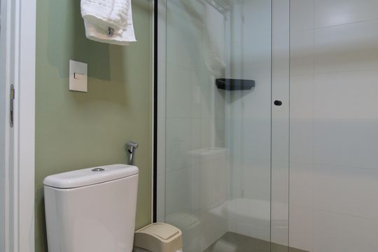 Banheiro de apartamento à venda com 1 quarto, 53m² em Indianópolis, São Paulo