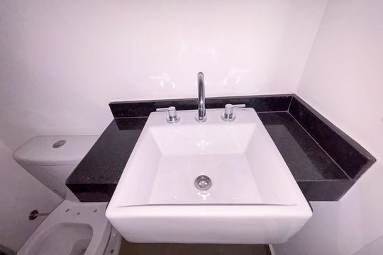Banheiro Social de apartamento à venda com 1 quarto, 17m² em Cerqueira César, São Paulo