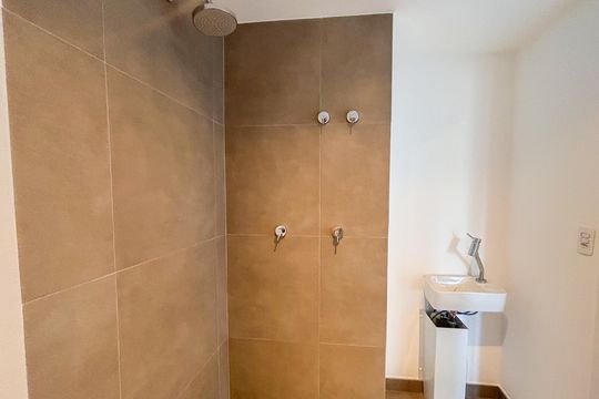 Banheiro de kitnet/studio à venda com 1 quarto, 20m² em Jardim Paulista, São Paulo