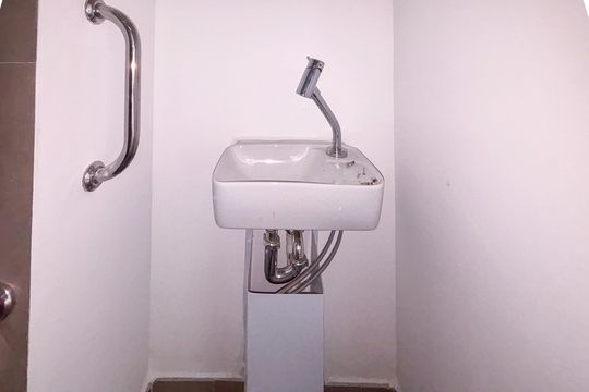 Banheiro de kitnet/studio à venda com 1 quarto, 48m² em Jardim Paulista, São Paulo