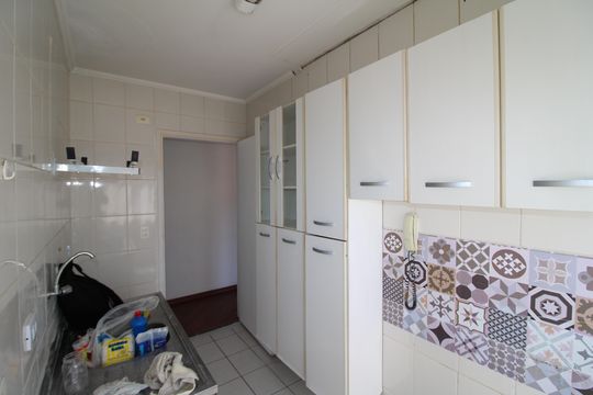 Cozinha de apartamento à venda com 2 quartos, 52m² em Vila Basileia, São Paulo