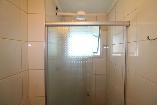 Banheiro de apartamento à venda com 2 quartos, 52m² em Vila Basileia, São Paulo