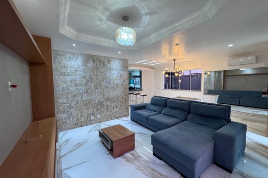 Sala de casa de condomínio para alugar com 5 quartos, 400m² em Recreio dos Bandeirantes, Rio de Janeiro