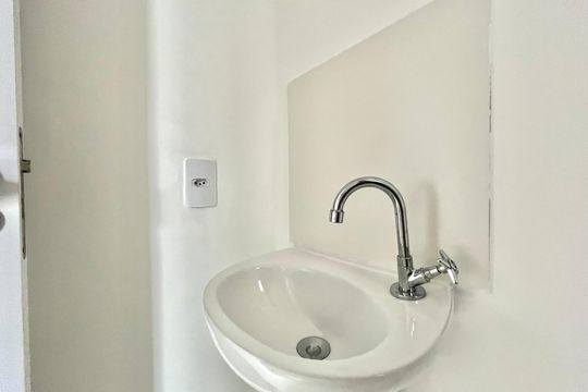 Banheiro de kitnet/studio à venda com 1 quarto, 20m² em Chácara Inglesa, São Paulo