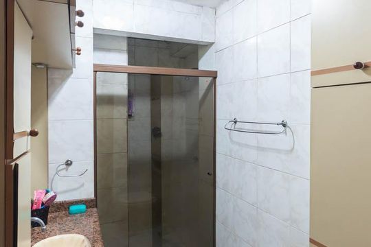 Banheiro de apartamento à venda com 2 quartos, 70m² em Grajaú, Rio de Janeiro