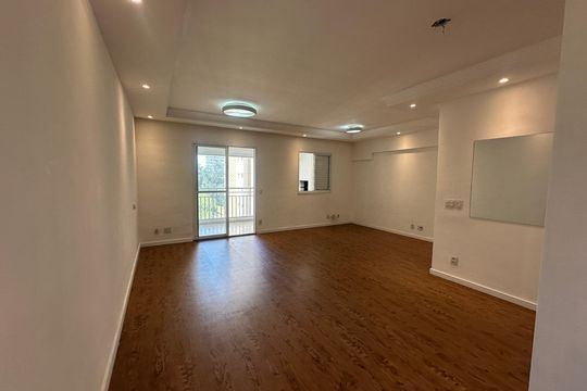 Sala de apartamento à venda com 3 quartos, 105m² em Jardim Tupanci, Barueri