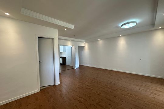 Sala de apartamento à venda com 3 quartos, 105m² em Jardim Tupanci, Barueri
