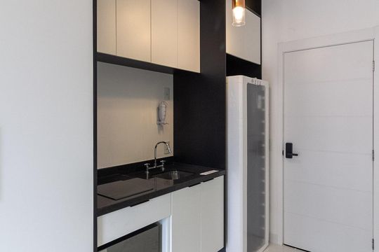 Cozinha de kitnet/studio para alugar com 1 quarto, 25m² em Jardim das Acacias, São Paulo
