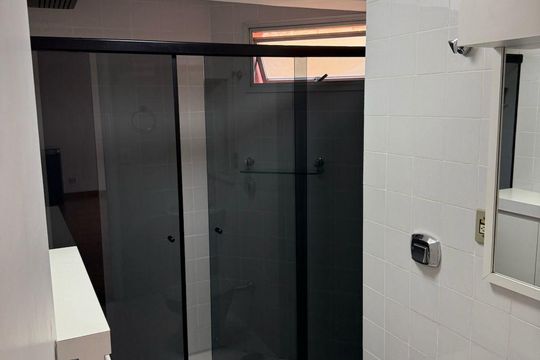 Banheiro de apartamento à venda com 2 quartos, 67m² em Vila Gomes, São Paulo