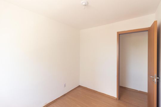 Quarto 2 de apartamento para alugar com 2 quartos, 42m² em Inhoaíba, Rio de Janeiro