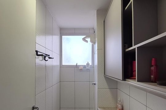 Banheiro Social de apartamento à venda com 2 quartos, 44m² em Parque Bristol, São Paulo