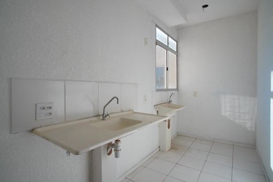 Cozinha de apartamento à venda com 2 quartos, 50m² em Sarandi, Porto Alegre