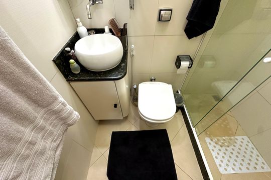 Banheiro de apartamento à venda com 2 quartos, 81m² em Laranjeiras, Rio de Janeiro