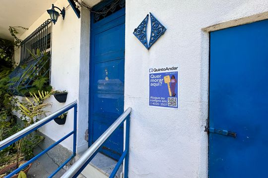 Fachada + Placa de apartamento à venda com 2 quartos, 81m² em Laranjeiras, Rio de Janeiro