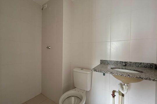 Banheiro da Suíte de apartamento à venda com 1 quarto, 27m² em Campo Belo, São Paulo