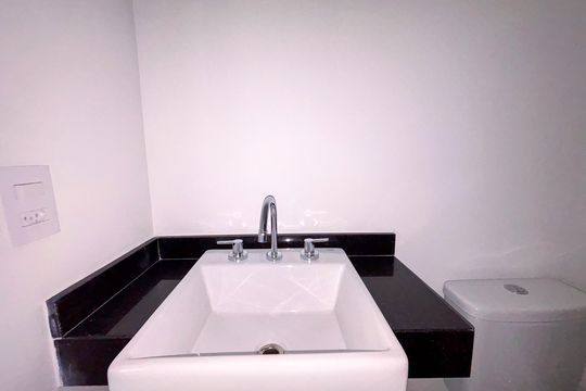 Banheiro de apartamento à venda com 1 quarto, 26m² em Cerqueira César, São Paulo