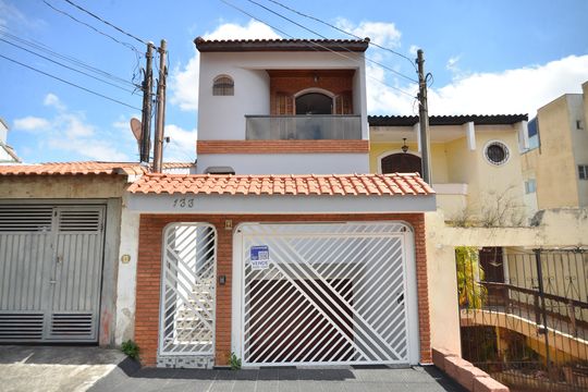 Fachada de casa à venda com 4 quartos, 390m² em Vila Francisco Matarazzo, Santo André
