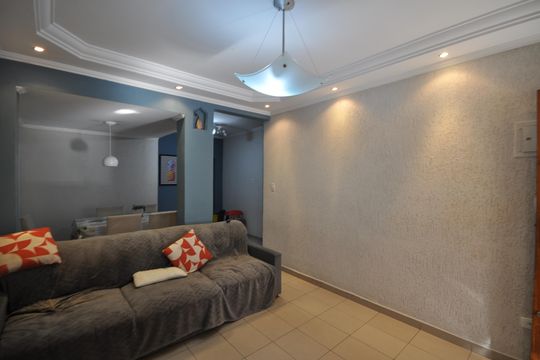 Sala de casa à venda com 4 quartos, 109m² em Vila Nivi, São Paulo
