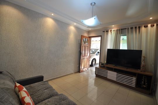 Casa à venda com 4 quartos, 109m² em Vila Nivi, São Paulo