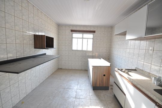 Edícula de casa à venda com 4 quartos, 109m² em Vila Nivi, São Paulo