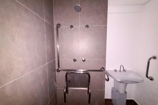 Banheiro de apartamento à venda com 1 quarto, 34m² em Cerqueira César, São Paulo
