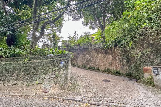 Fachada de casa à venda com 4 quartos, 450m² em Cosme Velho, Rio de Janeiro