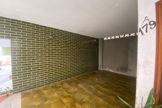 Garagem de casa à venda com 2 quartos, 85m² em Todos Os Santos, Rio de Janeiro