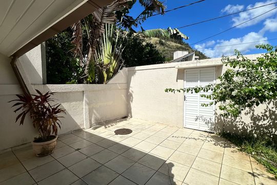 Quintal de casa de condomínio à venda com 3 quartos, 160m² em Vargem Grande, Rio de Janeiro
