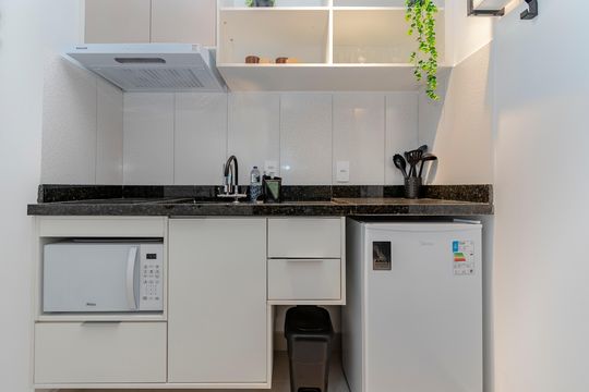 Cozinha de apartamento para alugar com 1 quarto, 27m² em Cidade Monções, São Paulo