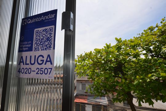 Placa instalada de apartamento para alugar com 2 quartos, 60m² em Cascadura, Rio de Janeiro