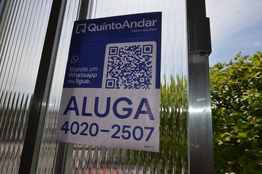 Placa instalada de apartamento para alugar com 2 quartos, 60m² em Cascadura, Rio de Janeiro