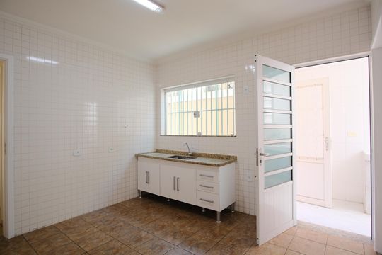 Cozinha de casa à venda com 3 quartos, 216m² em Chácara Seis de Outubro, São Paulo