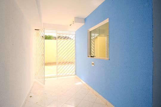 Corredor para o Quintal de casa à venda com 3 quartos, 216m² em Chácara Seis de Outubro, São Paulo