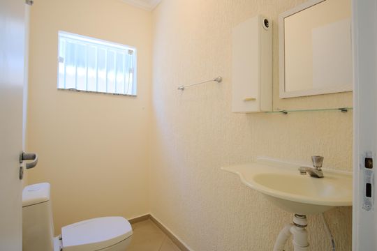 Lavabo de casa à venda com 3 quartos, 216m² em Chácara Seis de Outubro, São Paulo
