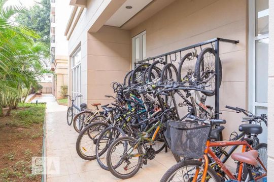Área comum - Bicicletário de apartamento para alugar com 1 quarto, 62m² em Barra Funda, São Paulo