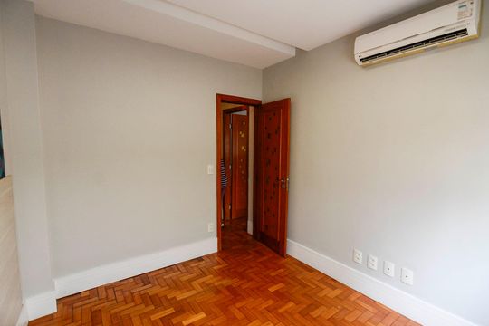 Quarto 1 de apartamento para alugar com 2 quartos, 70m² em Grajaú, Rio de Janeiro