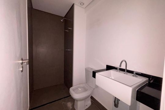 Banheiro Social de kitnet/studio à venda com 1 quarto, 16m² em Cerqueira César, São Paulo