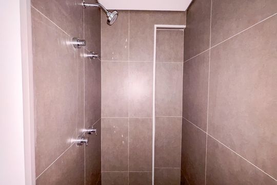 Banheiro de kitnet/studio à venda com 1 quarto, 17m² em Cerqueira César, São Paulo