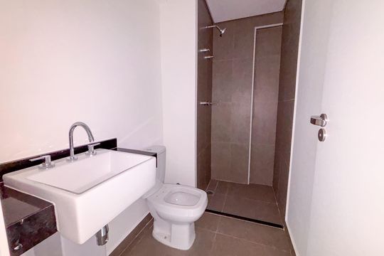 Banheiro de kitnet/studio à venda com 1 quarto, 17m² em Cerqueira César, São Paulo
