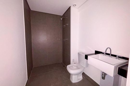 Banheiro Social de apartamento à venda com 1 quarto, 80m² em Cerqueira César, São Paulo