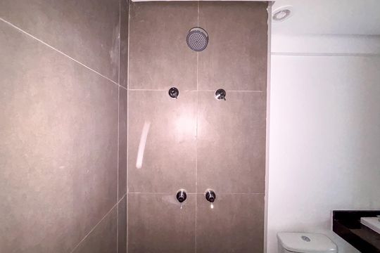 Banheiro Social de apartamento à venda com 1 quarto, 80m² em Cerqueira César, São Paulo