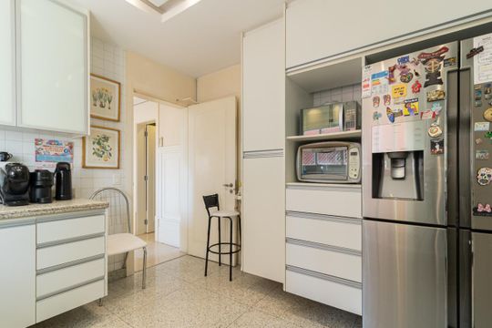 Cozinha de apartamento à venda com 4 quartos, 370m² em Itaim Bibi, São Paulo